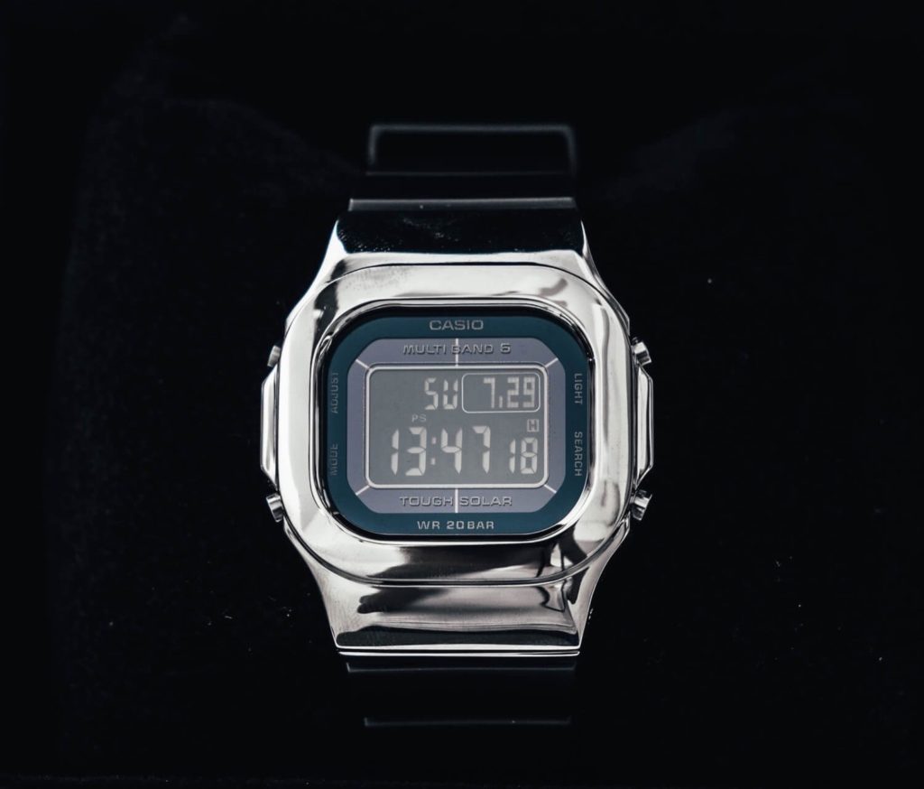 【DAMUE】最高に格好良いG-SHOCKはこれ！メタルカスタムで腕時計の域を超える！GW-5000-1JF | KURASHI LABO